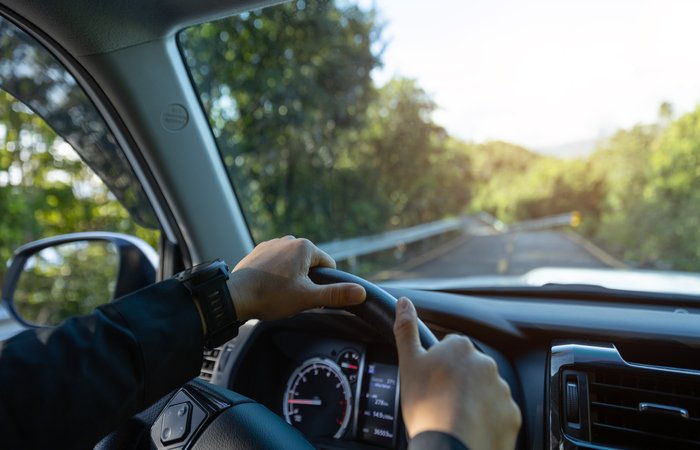 Viajar requer alguns cuidados essenciais com o carro Créditos: Envato Imagens